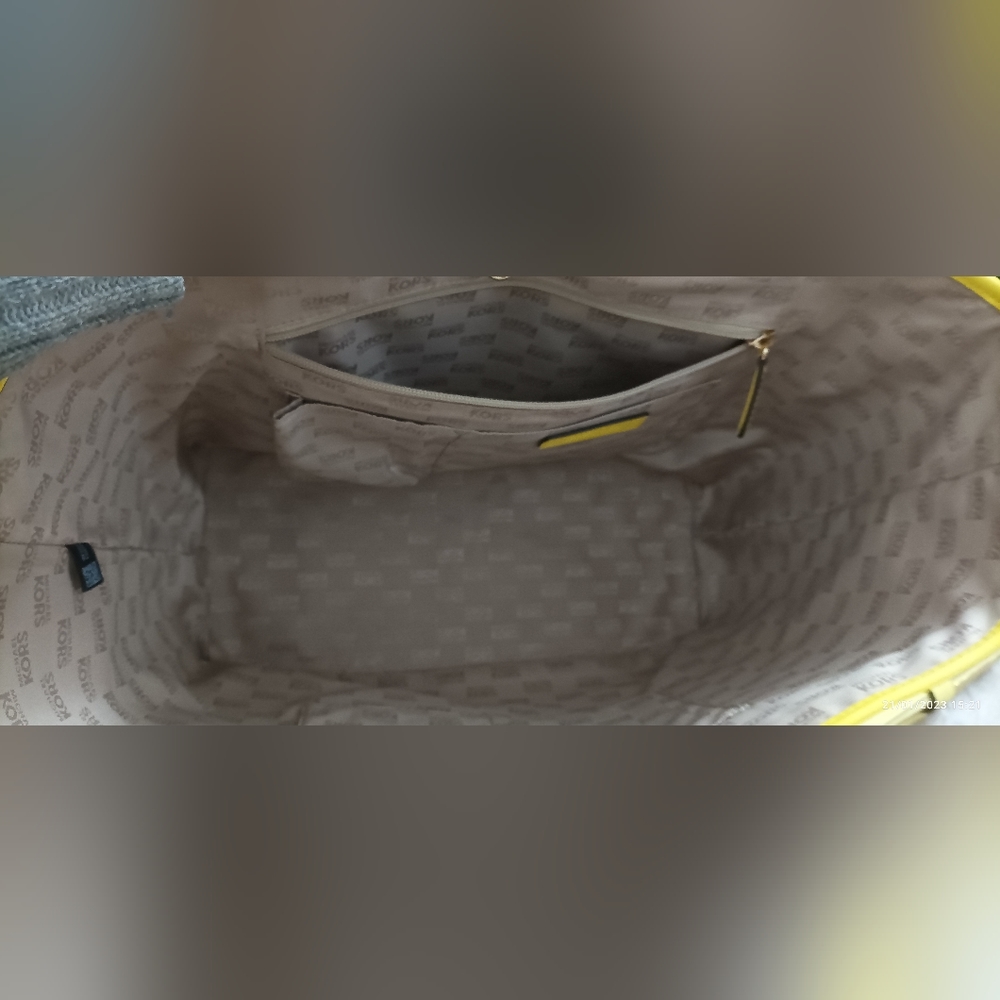 Combo: Authentic Michael Kors Jet Set Travel Signature Carryall Tote and Wallet - Picture 4 of 16